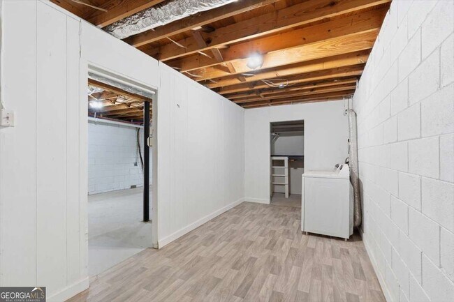 Building Photo - 2815 Carolyn Dr