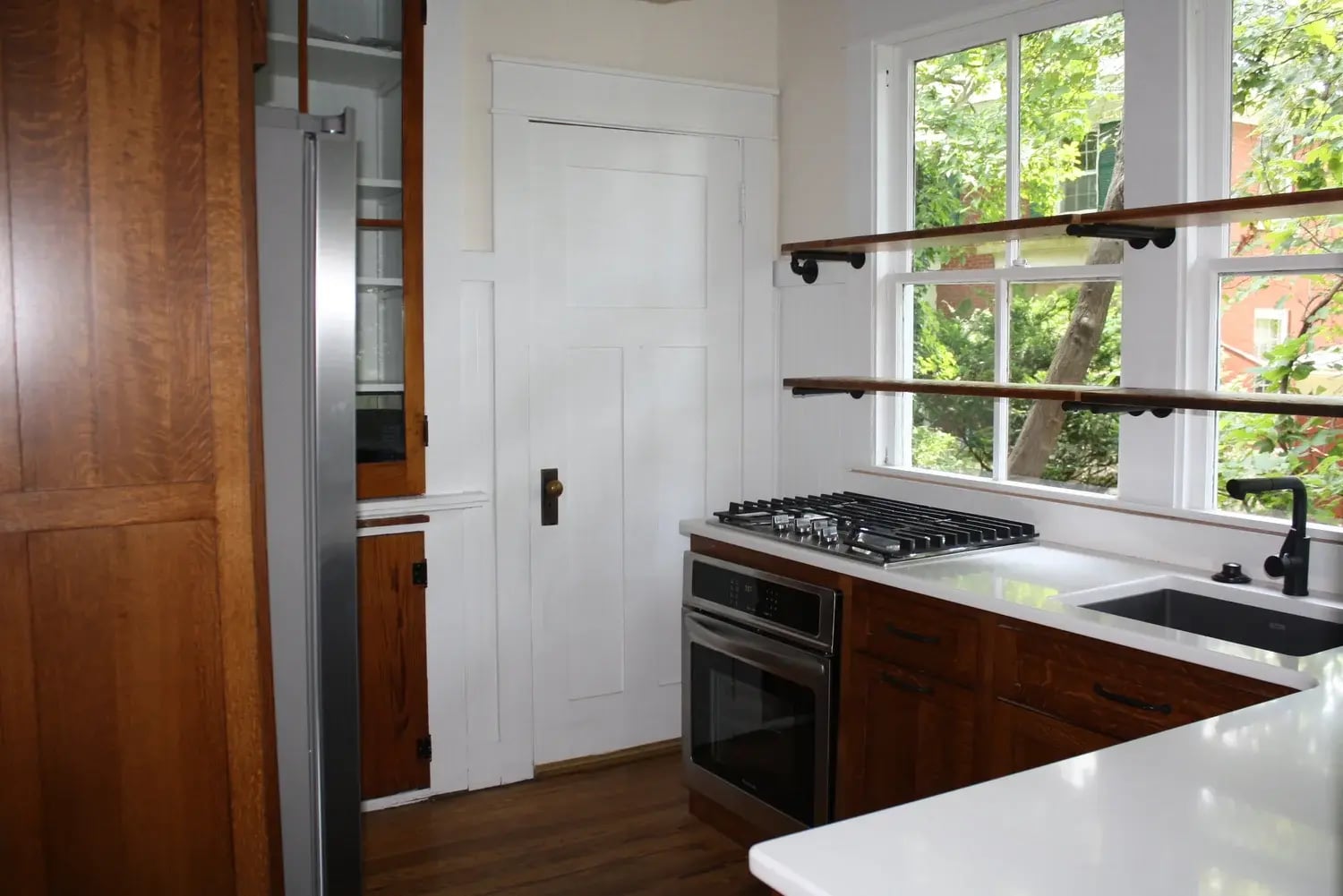 Building Photo - 508 E 8th St