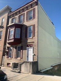 Building Photo - 1 Bed/1Bath East York City SD