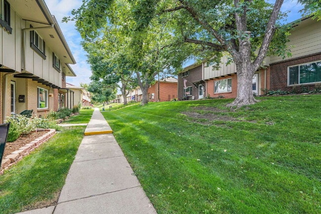 Building Photo - $2,350.00 - 4 Bedrooms, 2.5 Bathroom, Town...