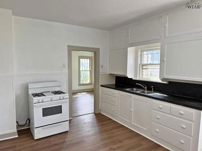 Building Photo - 1810 7th St