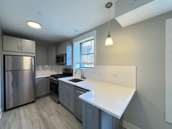 Building Photo - 1142 Oak Ave