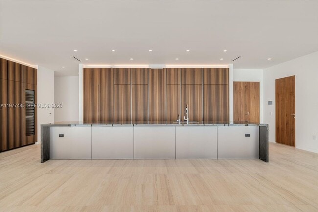 Building Photo - 5 Grove Isle Dr