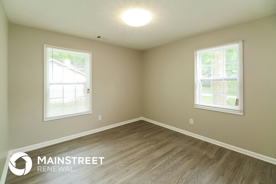 Building Photo - 693 Oak Dr