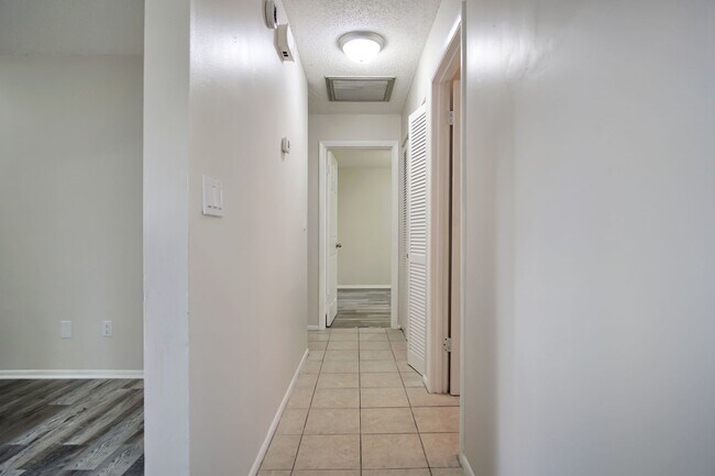 Building Photo - 2287 Avenue G NW