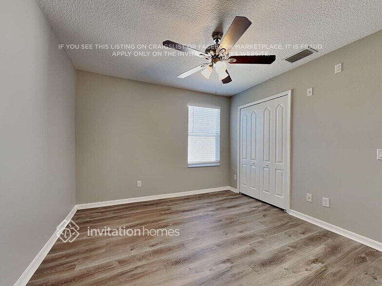 Building Photo - 5905 Lilac Lake Dr