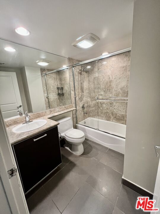 Building Photo - 1353 N Fuller Ave