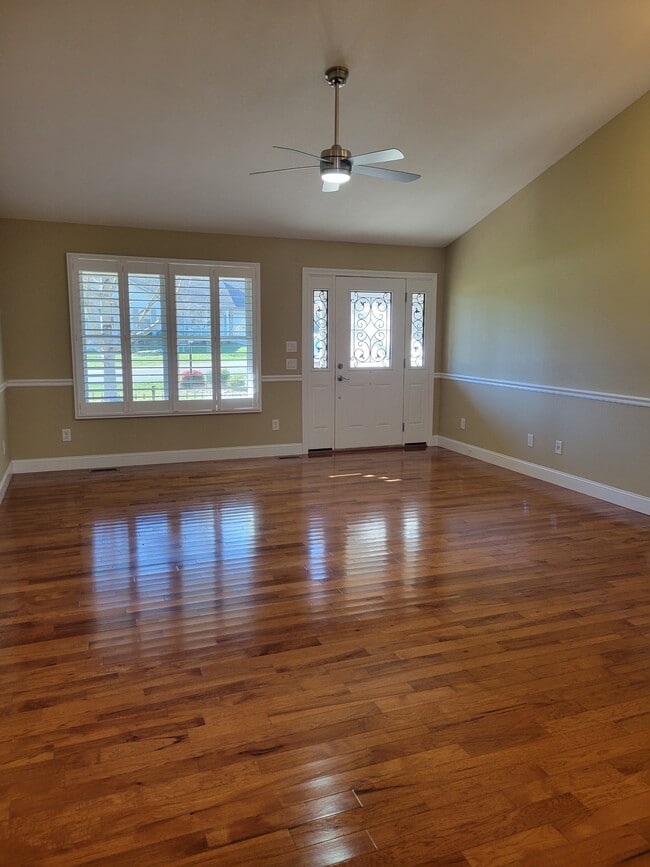 Building Photo - 544 Snead Dr