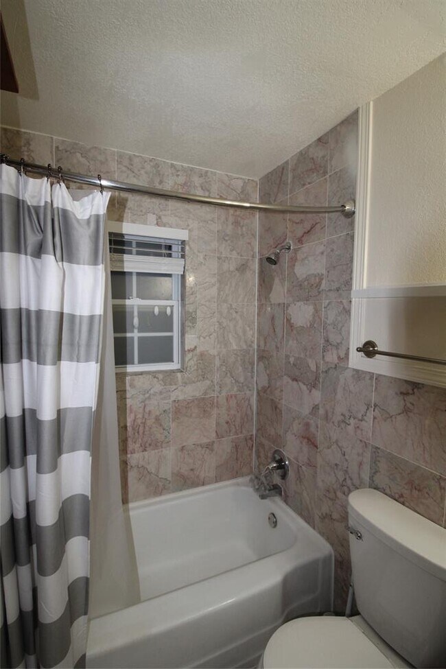 Building Photo - 2000 E Alameda St