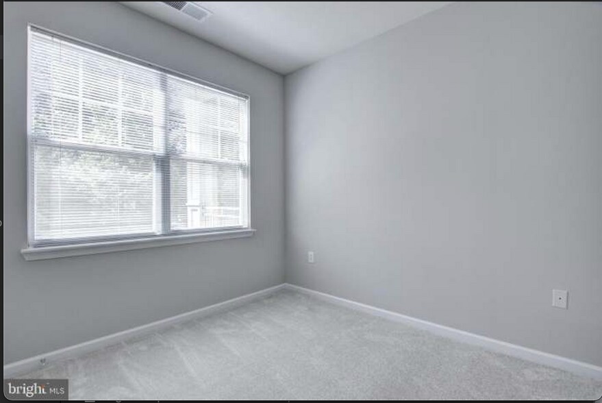 Building Photo - 12120 Garden Ridge Ln