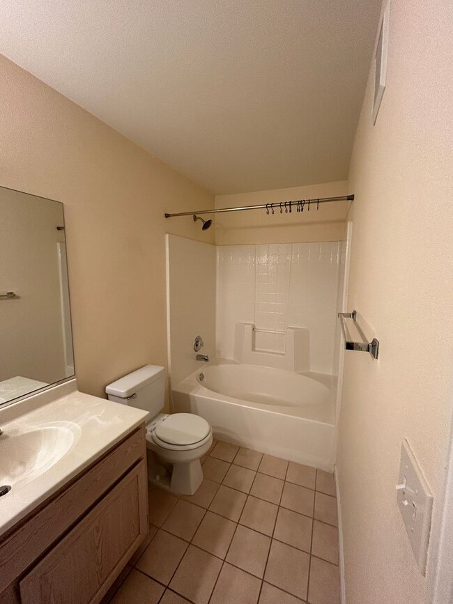 Building Photo - 2-bedroom Condo in Peaceful Broomfield Com...