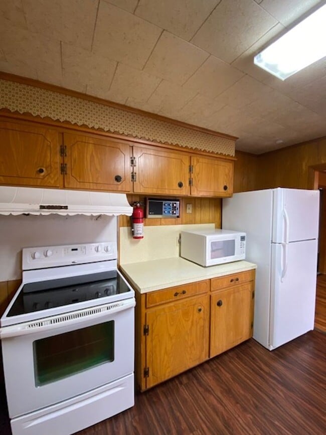 Building Photo - New Orleans French Quarter style-Downtown Cleburne apartment for rent