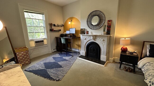 Master Bedroom - 613-2 Chapel St