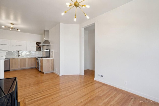 Building Photo - 354 Castro St