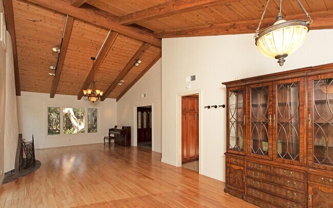 Building Photo - Stunning & Spacious Encinitas Home w/ Gorg...