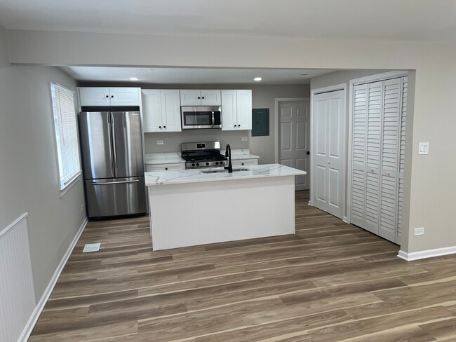 Building Photo - 4813 W 102nd St