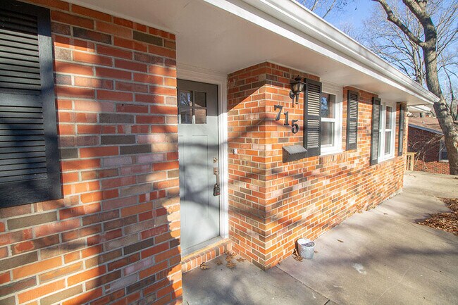 Building Photo - 715 Bluffdale Dr