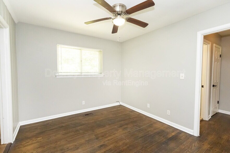 Building Photo - 1127 Clermont Dr