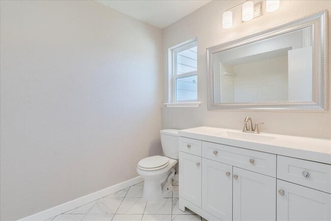 Building Photo - 3 Cypress Fairway Village