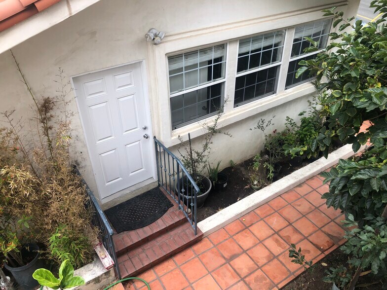 Home entrance - 12621 Victoria Ave