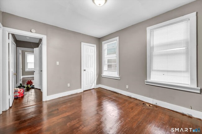 Building Photo - 80 Shepard St