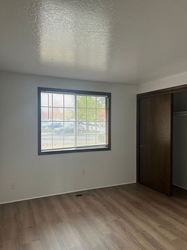 Building Photo - 3 Bedroom 2 Bath Single Family Home