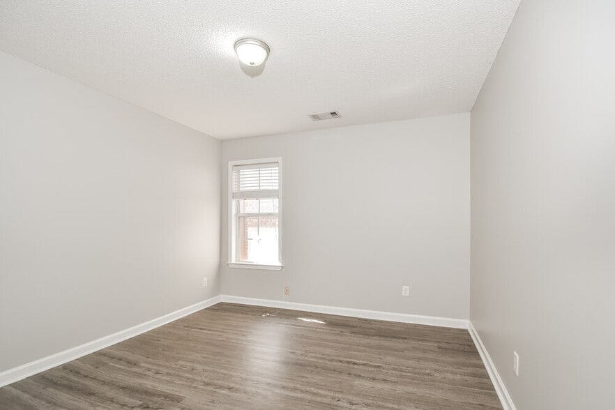 Building Photo - 10173 Evening Hill Dr