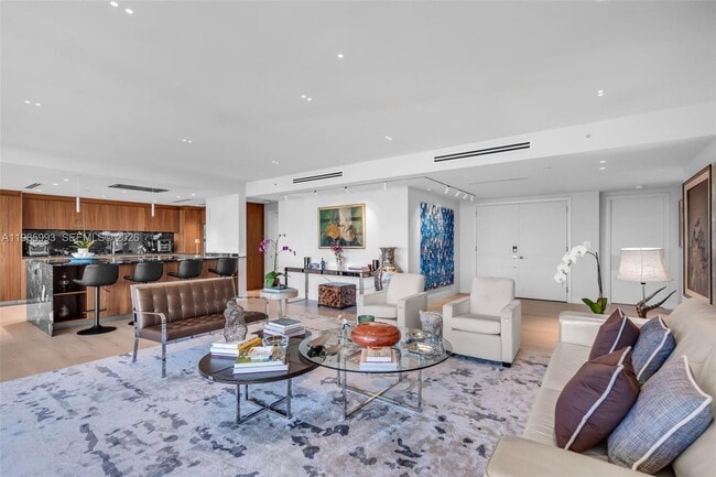 Building Photo - 430 Grand Bay Dr