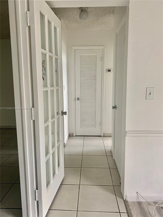 Building Photo - 1250 W 26th Pl