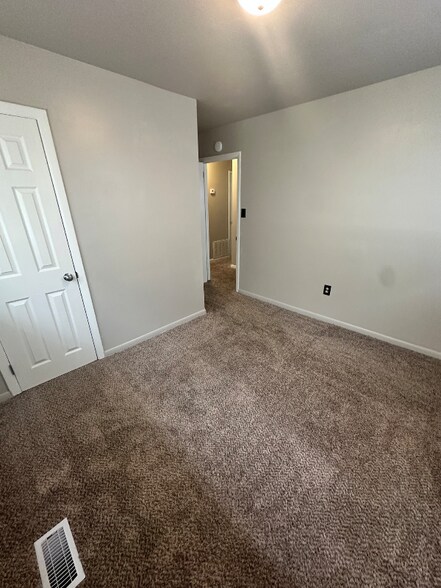 Building Photo - 717 73rd St