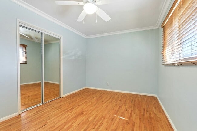 Building Photo - 1719 Marshallfield Ln