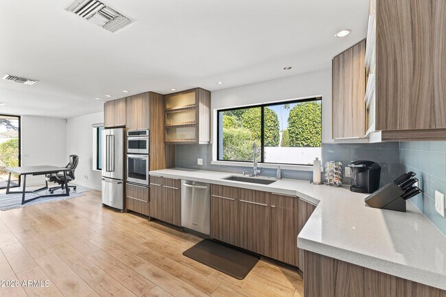 Building Photo - 6834 N 72nd Pl