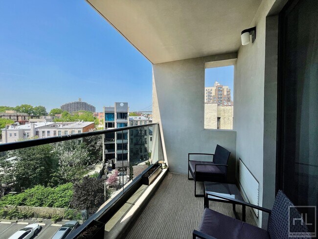 Building Photo - Gorgeous rent stabilized 1 bedroom with ba...