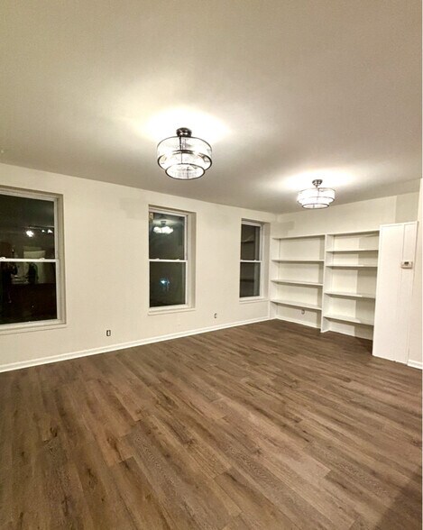 Primary Photo - 149 Jay St