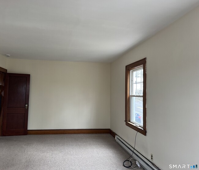 Building Photo - 5 Linden St