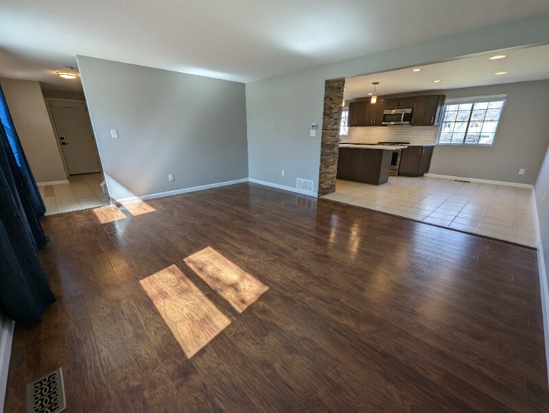 Building Photo - 10106 Ridgewood Dr