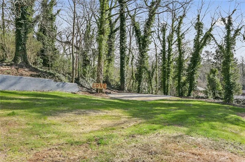 Building Photo - 2739 Flagstone Dr SE