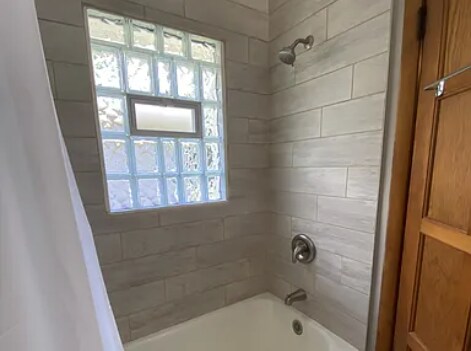 Bathroom Shower. - 1028 S 24th St