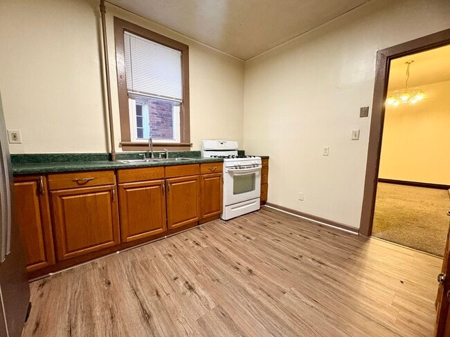 Building Photo - 3 Bedroom Single Family Home in Harrisburg!