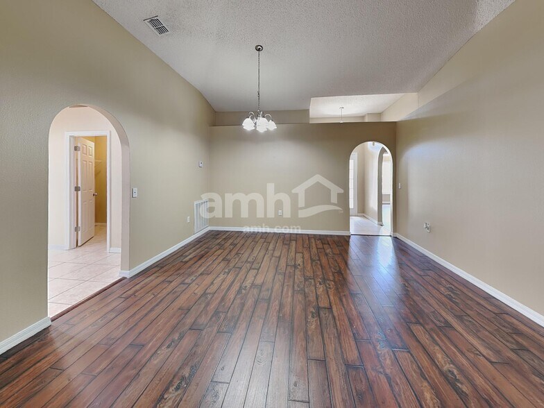 Building Photo - 1683 Sorento Cir