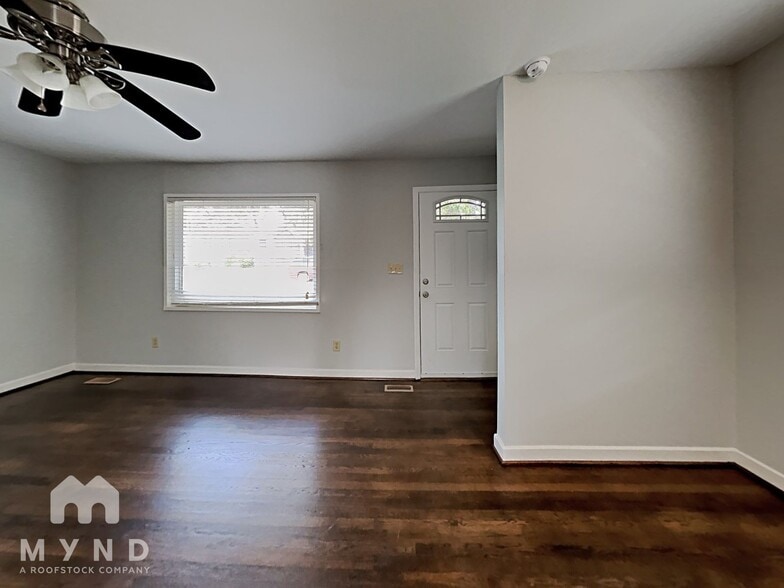 Building Photo - 8757 Sunset Dr