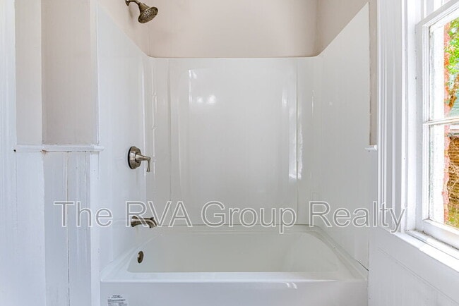 Building Photo - 607 N 27th St