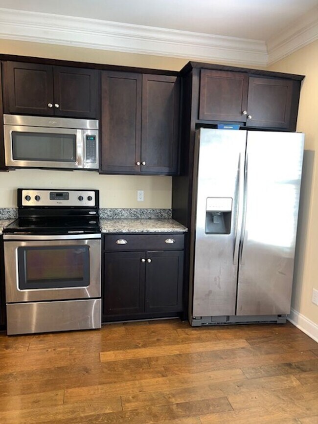 Building Photo - 8915 Sunnyfield Way