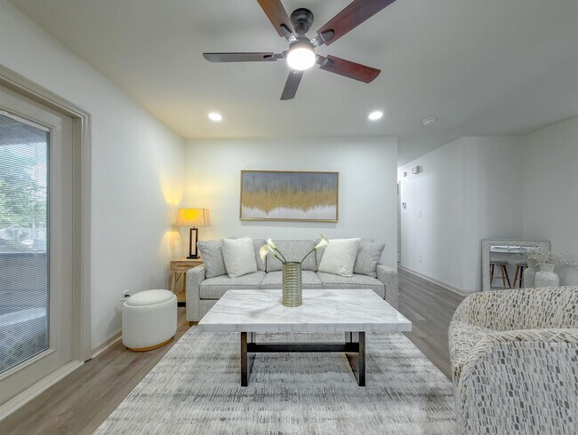 Building Photo - 2059 Little River Ln