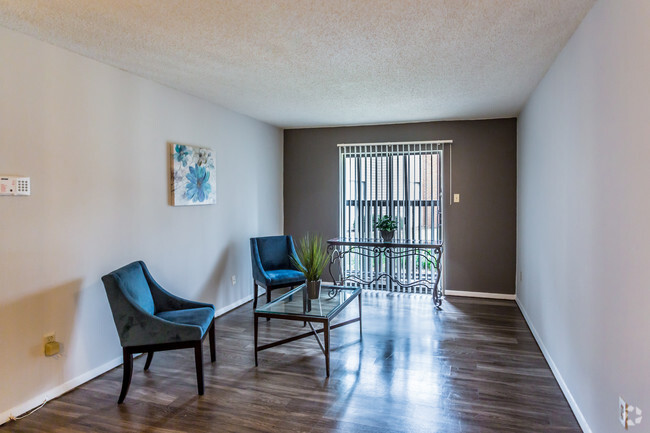 Interior Photo - Hickory Pointe