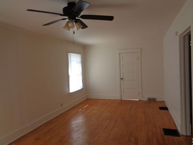 Building Photo - 936 D St