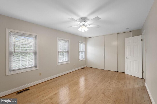 Building Photo - 124 Barnsfield Ct
