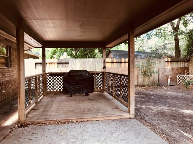 Building Photo - 4747 Backenberry Dr