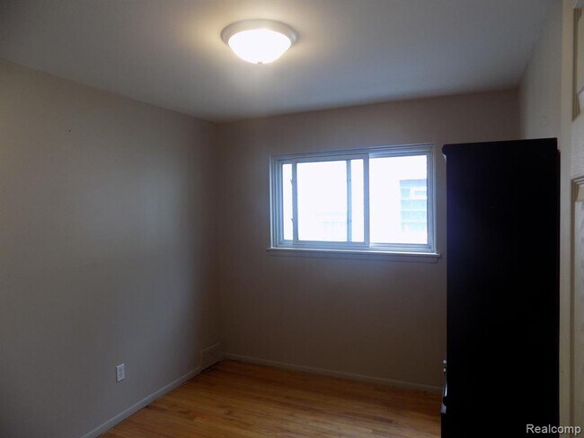 Building Photo - 2070 Oceana St