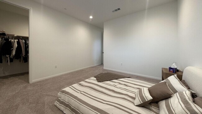 Building Photo - HUGE PRICE REDUCTION!! Gorgeous 6 Bedroom ...